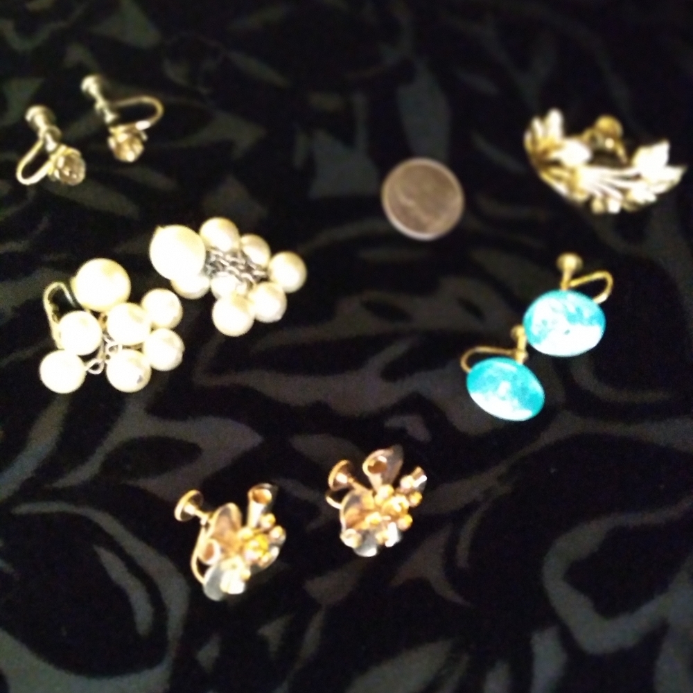Set of 5 vintage clip on/ screw on earrings.